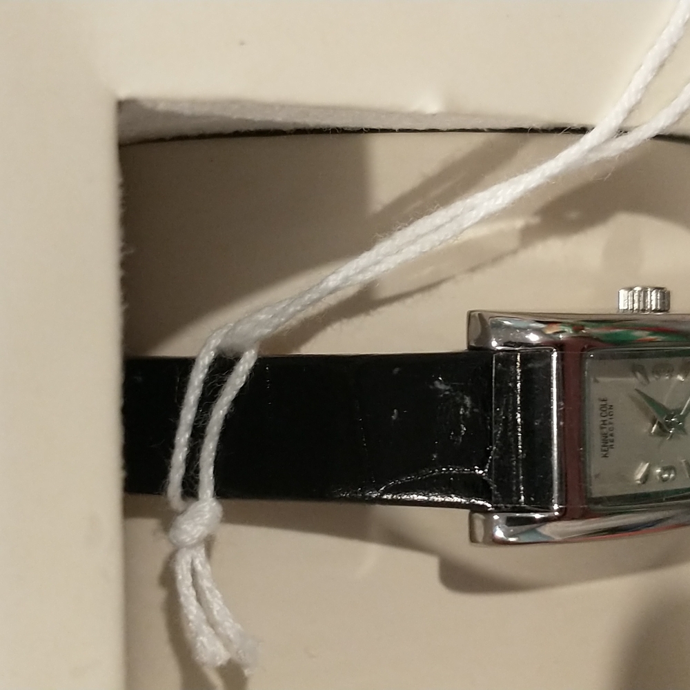 Delicate Kenneth Cole reaction watch - Picture 3 of 3